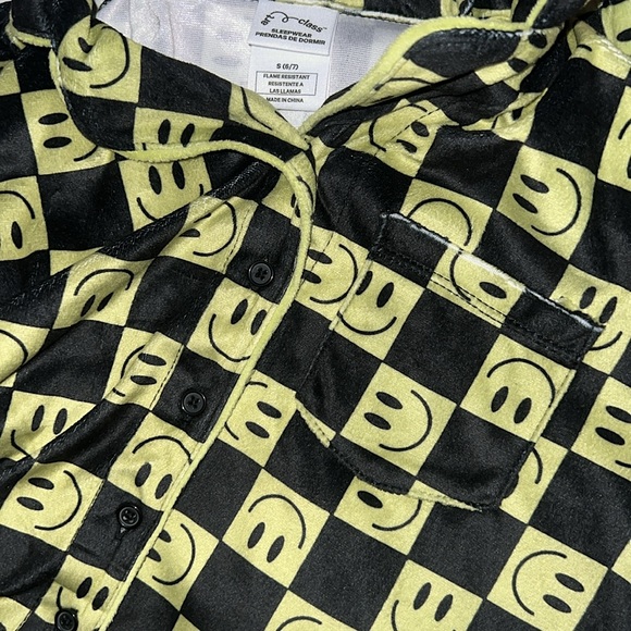 Girls’ 2pc ‘Smiley Face’ Checkered Pajama Set - Picture 2 of 3